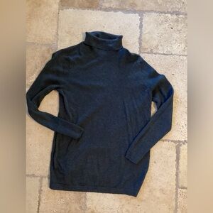 J. Jill Black Turtleneck Sweater Classic Knit-SZ M
Pit to pit 18”
Length 25”
T2
